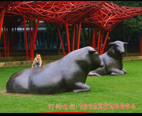 公园抽象牛铜雕